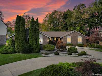 21981 S Heatherbrae Way Novi, MI 48375