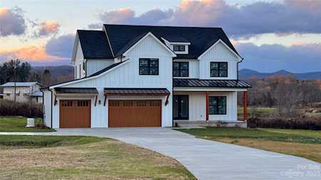 118 Mavrick Dr Mills River, NC 28759