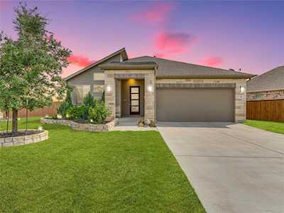 101 Fort William ST Hutto, TX 78634