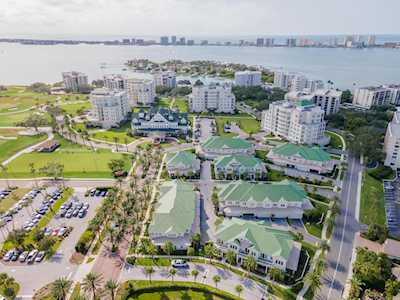 15 Country Club Ln Belleair, FL 33756