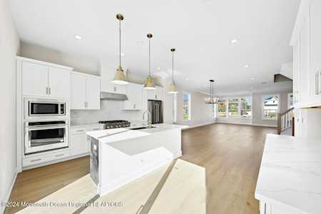 11 Valiant Ct Middletown, NJ 07748