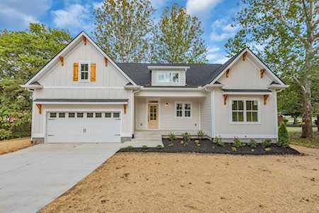 236 Lakeside Park Dr Hendersonville, TN 37075