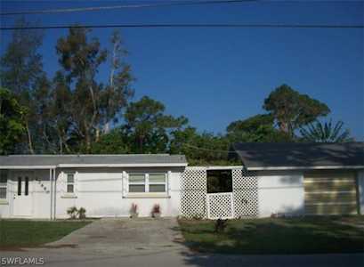 27660 Riverdale Ln Bonita Springs, FL 34134