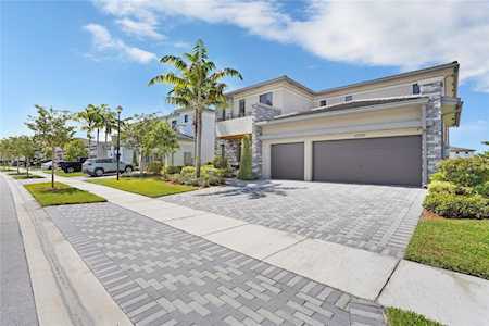 10590 S Lago Vista Cir Parkland, FL 33076