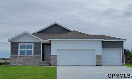 6432 Clear Creek St Papillion, NE 68157