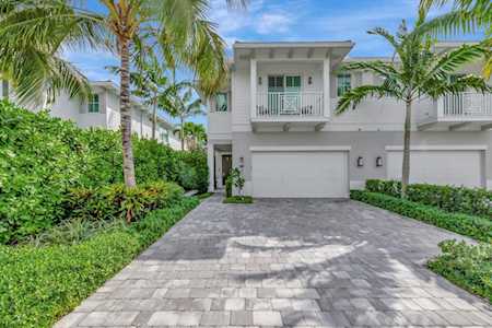 436 NE Wavecrest Way Boca Raton, FL 33432
