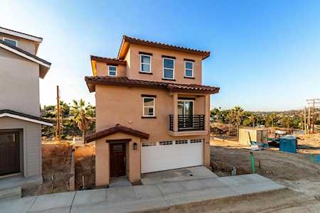 8524 Vista Azul Pl Lemon Grove, CA 91945