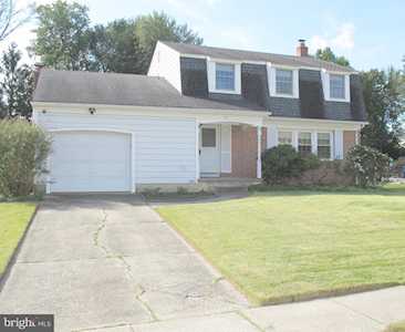 18 Erindale Dr Marlton, NJ 08053