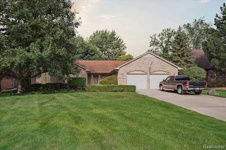 20043 Edgewood Ave Livonia, MI 48152