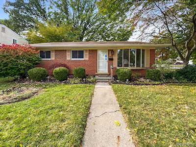 1006 Woodbourne St Westland, MI 48186