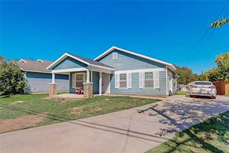 5221 Greenlee Street Fort Worth, TX 76112