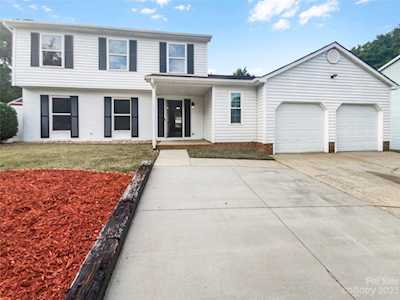 9305 Pondside Ln Charlotte, NC 28213