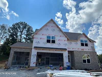 279 Clover Circle Lenoir City, TN 37772