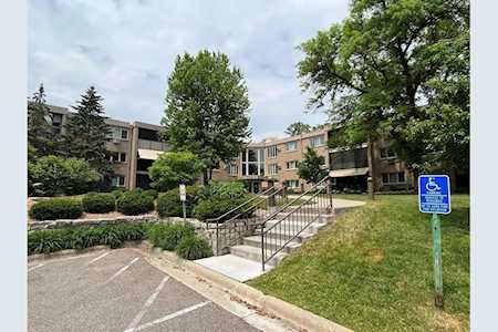 4360 Brookside Court #303 Edina, MN 55436
