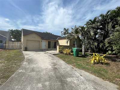 20316 NW 34th Ct Miami Gardens, FL 33056