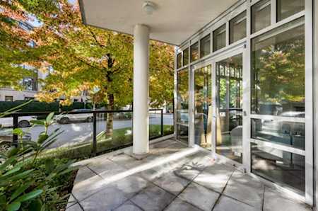 605 Clyde Avenue #1 West Vancouver, BC V7T 1C7