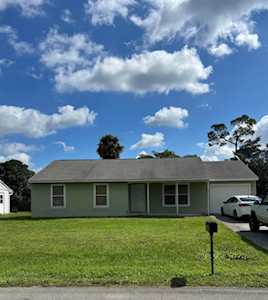 925 SE Hibiscus Avenue Stuart, FL 34996