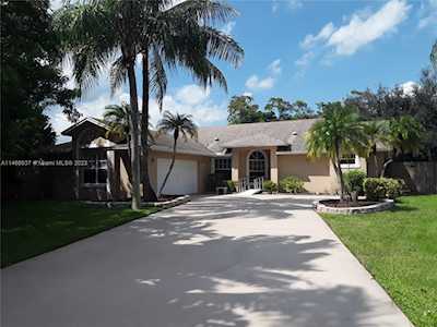 103 Oxford Ct Royal Palm Beach, FL 33411