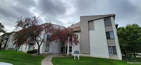 32005 W 12 Mile Rd #201 Farmington Hills, MI 48334