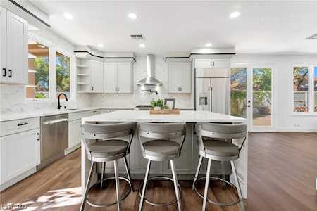 8041 Castle Pines Ave Las Vegas, NV 89113