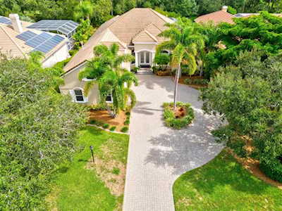 8315 Grosvenor Ct University Park, FL 34201