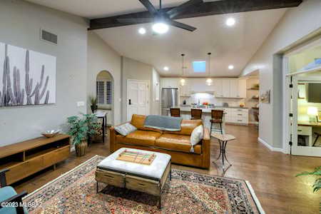 6417 N Via Divina Tucson, AZ 85750