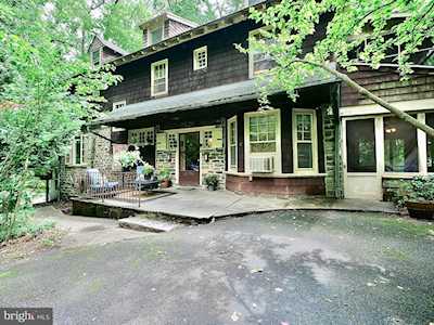 1 The Knoll Rd Lansdowne, PA 19050