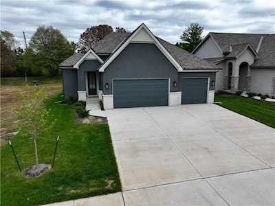 4641 NE Fairway Homes Dr Lee's Summit, MO 64064