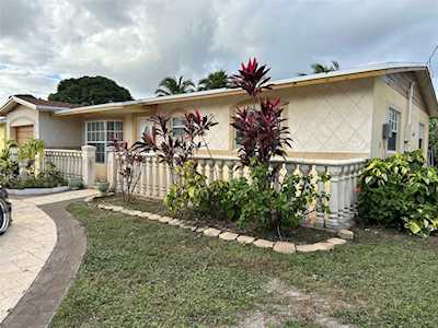 3489 NW 23rd St Lauderdale Lakes, FL 33311