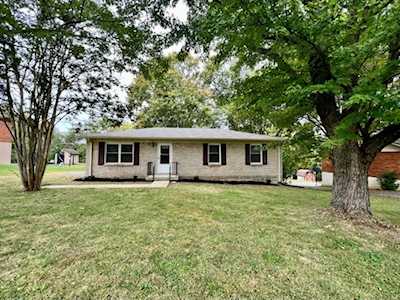1713 Meadowbrook Dr Springfield, TN 37172