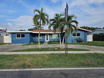 28 SW 9th Ave Boca Raton, FL 33486