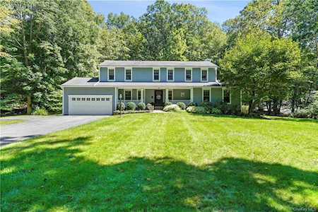 4 Fox Den Ln North Salem, NY 10560