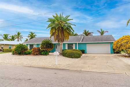 628 Foxworth Ln Holmes Beach, FL 34217