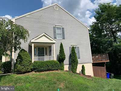 8607 Manahan Dr Ellicott City, MD 21043