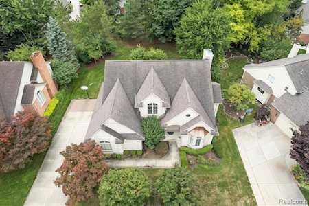 43743 Via Antonio Dr Sterling Heights, MI 48314