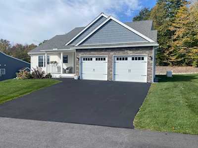 48 Pineview Dr Candia, NH 03034