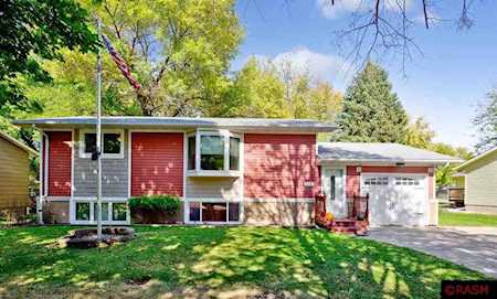218 Hendricks Ln Janesville, MN 56048