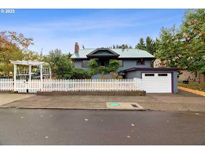204 S High ST Oregon City, OR 97045