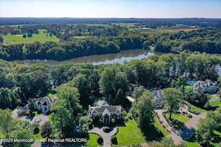 18 Rivers Edge Dr Colts Neck, NJ 07722
