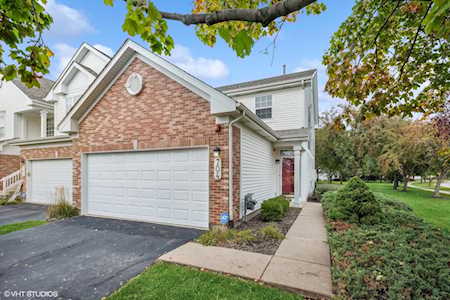 704 Stuarts Dr #704 St. Charles, IL 60174