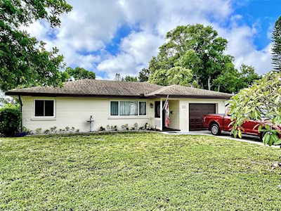 2811 17th Ave W Bradenton, FL 34205