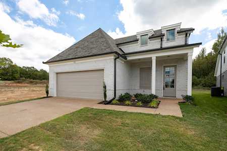 320 Maple St Oakland, TN 38060