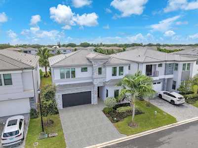 8270 Oceanus Drive Boca Raton, FL 33496