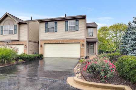 617 W Georgian Ct Addison, IL 60101
