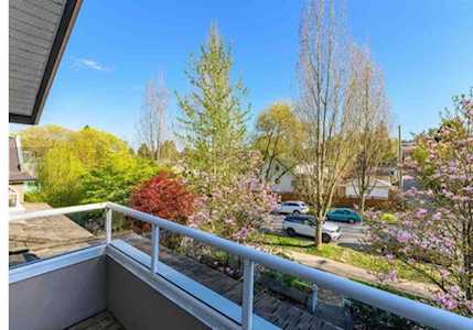3721 W 11th Avenue Vancouver, BC V6R 2K7