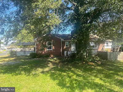 8231 Fort Smallwood Rd Curtis Bay, MD 21226