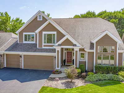 261 Course Dr Lake In The Hills, IL 60156