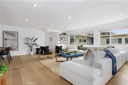 1525 N Hayworth Ave #302 Los Angeles, CA 90046