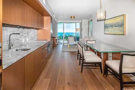 2139 Kuhio Avenue #D1701 Honolulu, HI 96815