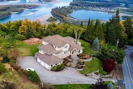 8455 Grand View Drive Chilliwack, BC V2R 4A2